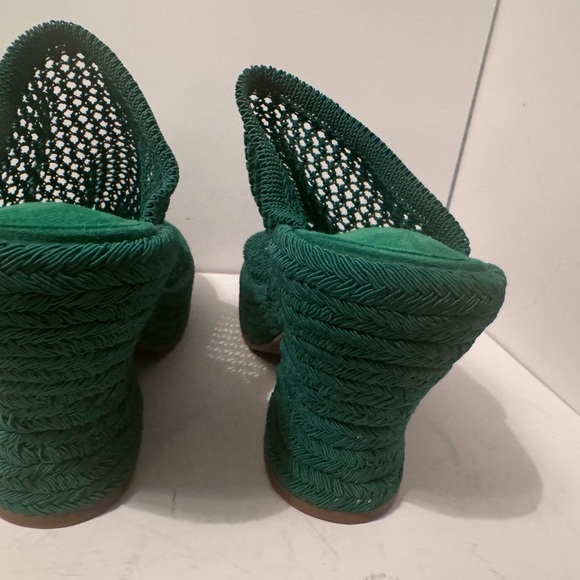 Tony Bianco size 9 matrix jade waffle wedge, never worn 4 in heel - Picture 4 of 7